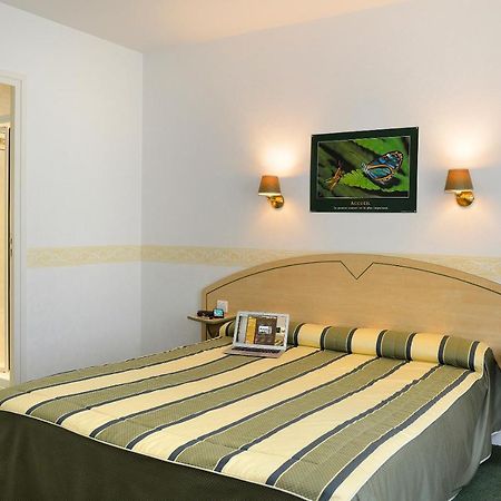Logis Hotel Restaurant La Boule D'Or Шинон Екстер'єр фото