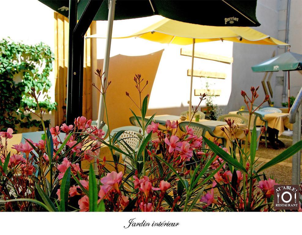 Logis Hotel Restaurant La Boule D'Or Шинон Екстер'єр фото