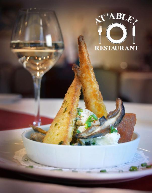 Logis Hotel Restaurant La Boule D'Or Шинон Екстер'єр фото