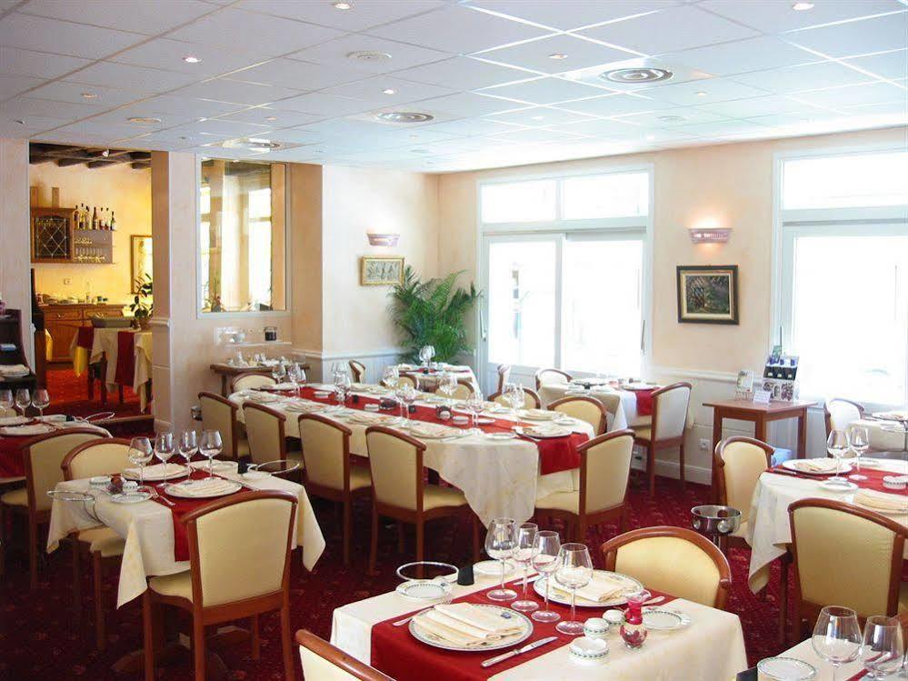 Logis Hotel Restaurant La Boule D'Or Шинон Екстер'єр фото