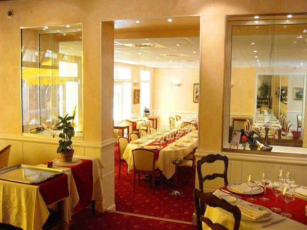 Logis Hotel Restaurant La Boule D'Or Шинон Екстер'єр фото