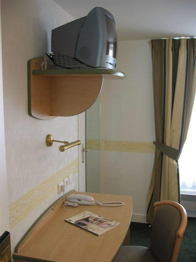 Logis Hotel Restaurant La Boule D'Or Шинон Екстер'єр фото