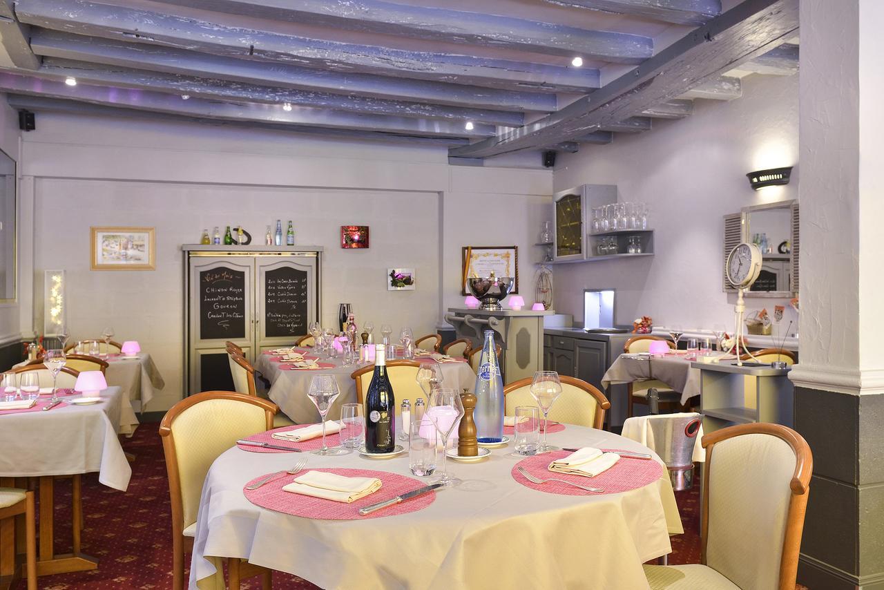 Logis Hotel Restaurant La Boule D'Or Шинон Екстер'єр фото